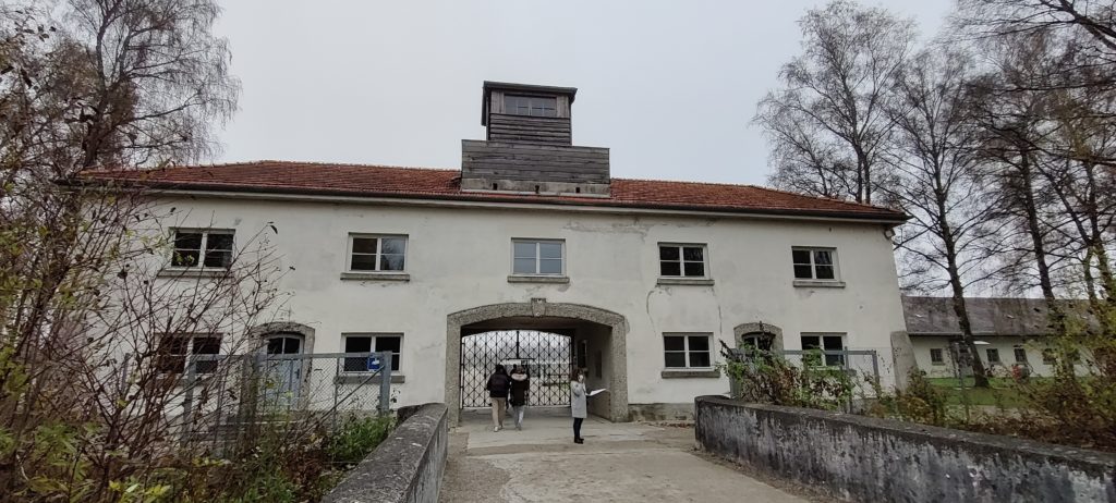 Jourhaus des KZ Dachau